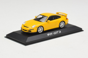 Porsche 911 997 GT3 Yellow Minichamps 1:43 WAP02012116 Diecast - image 2 of 4