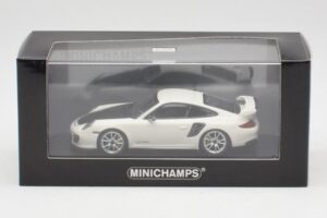 Porsche 911 997.2 GT2 RS White with Silver Wheels Minichamps 1:43 400069405 Diecast - image 4 of 4