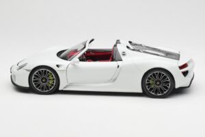 Porsche 918 Spyder White Minichamps 1:18 110062436 Diecast - image 4 of 8