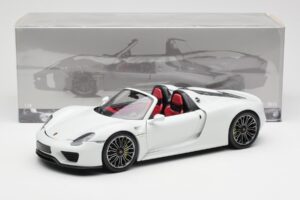 Porsche 918 Spyder White Minichamps 1:18 110062436 Diecast - image 8 of 8