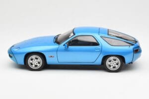 Porsche 928 Blue AUTOart 1:18 77901 Diecast - image 4 of 8