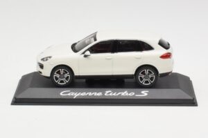 Porsche Cayenne 958 Turbo S White Minichamps 1:43 WAP0200220C Diecast