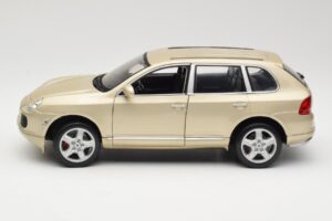 Porsche Cayenne S 955 Beige Maisto 1:18 WAPC2100213 Diecast - image 4 of 8