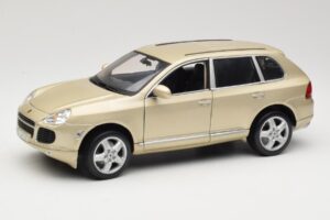 Porsche Cayenne S 955 Beige Maisto 1:18 WAPC2100213 Diecast