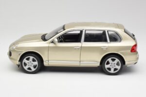 Porsche Cayenne Turbo 955 Beige Maisto 1:18 WAP02100113 Diecast - image 4 of 8