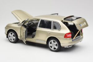 Porsche Cayenne Turbo 955 Beige Maisto 1:18 WAP02100113 Diecast - image 5 of 8