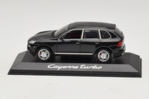 Porsche Cayenne Turbo Dark Green Metallic Minichamps 1:43 WAP02061117 Diecast