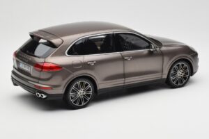 Porsche Cayenne E2 Turbo S Umbra Metallic Minichamps 1:18 WAP0213020F Diecast - image 3 of 8