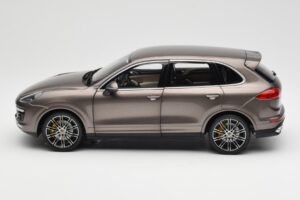 Porsche Cayenne E2 Turbo S Umbra Metallic Minichamps 1:18 WAP0213020F Diecast - image 4 of 8