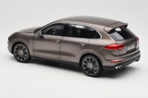 Porsche Cayenne E2 Turbo S Umbra Metallic Minichamps 1:18 WAP0213020F Diecast - image 7 of 8