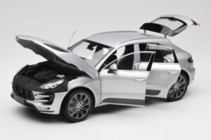 Porsche Macan Turbo 95B Silver Minichamps 1:18 110062504 Diecast - image 2 of 8