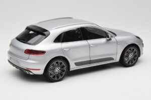 Porsche Macan Turbo 95B Silver Minichamps 1:18 110062504 Diecast - image 3 of 8