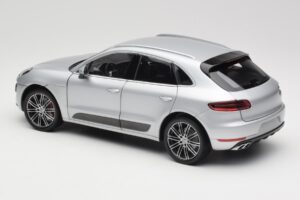 Porsche Macan Turbo 95B Silver Minichamps 1:18 110062504 Diecast - image 5 of 8