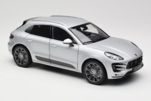 Porsche Macan Turbo 95B Silver Minichamps 1:18 110062504 Diecast - image 6 of 8