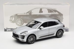 Porsche Macan Turbo 95B Silver Minichamps 1:18 110062504 Diecast - image 8 of 8