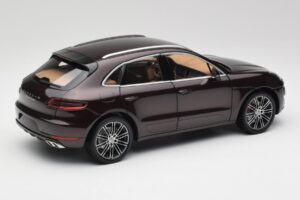 Porsche Macan 95B Turbo Mahogany Metallic Minichamps 1:18 110062500 Diecast - image 3 of 8