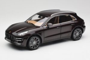 Porsche Macan 95B Turbo Mahogany Metallic Minichamps 1:18 110062500 Diecast
