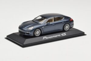 Porsche Panamera 970 4 Blue Metallic Minichamps 1:43 400068220 Diecast - image 2 of 4