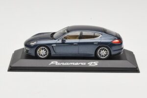 Porsche Panamera 970 4 Blue Metallic Minichamps 1:43 400068220 Diecast