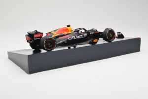 Red Bull Racing RB18 #1 M. Verstappen Winner Austin GP 2022 Minichamps 1:18 113222901 Diecast - image 3 of 6