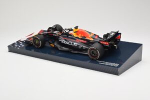 Red Bull Racing RB18 #1 M. Verstappen Winner Austin GP 2022 Minichamps 1:18 113222901 Diecast - image 5 of 6