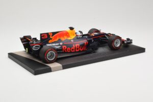 Red Bull Racing Tag Heuer RB13 #3 D. Ricciardo 3rd Place Malaysian GP 2017 Minichamps 1:18 117171503 Diecast - image 3 of 6