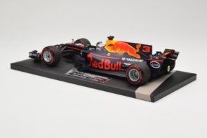 Red Bull Racing Tag Heuer RB13 #3 D. Ricciardo 3rd Place Malaysian GP 2017 Minichamps 1:18 117171503 Diecast - image 5 of 6