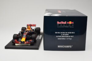 Red Bull Racing Tag Heuer RB13 #3 D. Ricciardo 3rd Place Malaysian GP 2017 Minichamps 1:18 117171503 Diecast - image 6 of 6