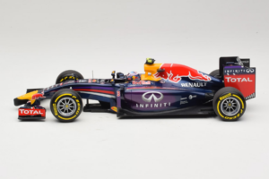 Red Bull RB10 Renault #3 D. Ricciardo Infiniti Red Bull Racing Showcar 2014 Minichamps 1:18 110140003 Diecast - image 3 of 6
