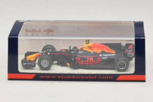Red Bull RB13 Tag Heuer #33 M. Verstappen 3rd Chinese Grand Prix 2017 Spark 1:43 S5037 Resin - image 4 of 4