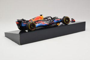 Red Bull RB19 #1 M. Verstappen Oracle Red Bull Racing United States Grand Prix Winner World Champion 2023 Minichamps 1:18 113 - image 3 of 7