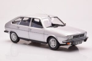 Renault 30 TX Silver Norev 1:18 185272 Diecast - image 6 of 8