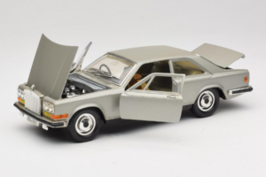 Rolls-Royce Camargue Silver Diamond Edition Bburago 1:18 3001-M3 Diecast - image 2 of 8