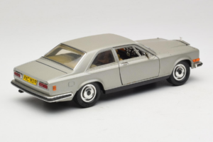 Rolls-Royce Camargue Silver Diamond Edition Bburago 1:18 3001-M3 Diecast - image 3 of 8