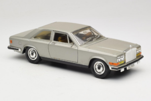 Rolls-Royce Camargue Silver Diamond Edition Bburago 1:18 3001-M3 Diecast - image 6 of 8