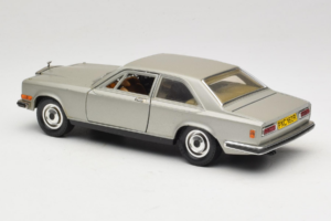 Rolls-Royce Camargue Silver Diamond Edition Bburago 1:18 3001-M3 Diecast - image 7 of 8