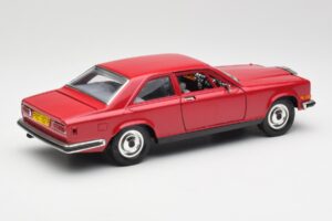 Rolls-Royce Camargue Red Bburago 1:22 3001 Diecast - image 3 of 8