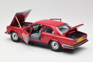 Rolls-Royce Camargue Red Bburago 1:22 3001 Diecast - image 5 of 8