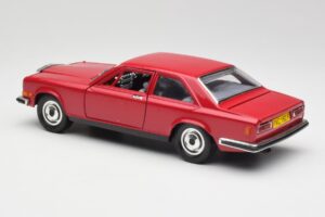 Rolls-Royce Camargue Red Bburago 1:22 3001 Diecast - image 7 of 8