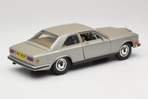 Rolls-Royce Camargue Silver Bburago 1:18 3001-M2 Diecast - image 3 of 8