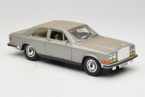 Rolls-Royce Camargue Silver Bburago 1:18 3001-M2 Diecast - image 6 of 8