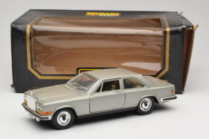 Rolls-Royce Camargue Silver Bburago 1:18 3001-M2 Diecast - image 8 of 8