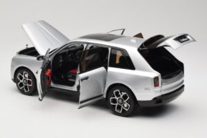 Rolls-Royce Cullinan Silver With Shadow Wheels OEM 1:18 028-16A Diecast - image 5 of 8