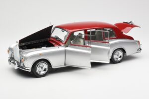 Rolls-Royce Phantom VI Silver Red Kyosho 1:18 08905SR Diecast - image 2 of 8