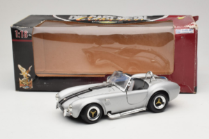 Shelby Cobra 427S/C Silver With Black Stripes Road Signature 1:18 92058 Diecast - image 8 of 8