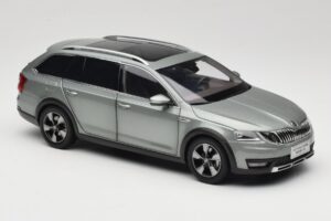 Skoda Octavia Mk4 Combi Green Paudi Model 1:18 ZMR000005GRU Diecast - image 6 of 8