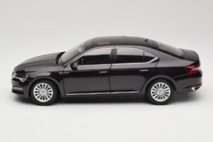 Skoda Superb Mk3 Black Paudi Model 1:18 ZSS000006BLA Diecast - image 4 of 8