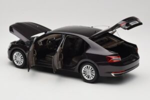 Skoda Superb Mk3 Black Paudi Model 1:18 ZSS000006BLA Diecast - image 5 of 8