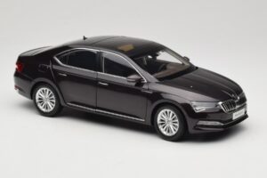 Skoda Superb Mk3 Black Paudi Model 1:18 ZSS000006BLA Diecast - image 6 of 8