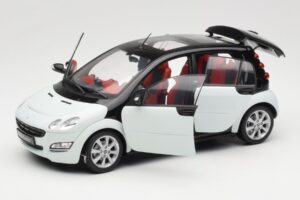 Smart Forfour White Kyosho 1:18 0019141V001C01Q00 Diecast - image 2 of 8